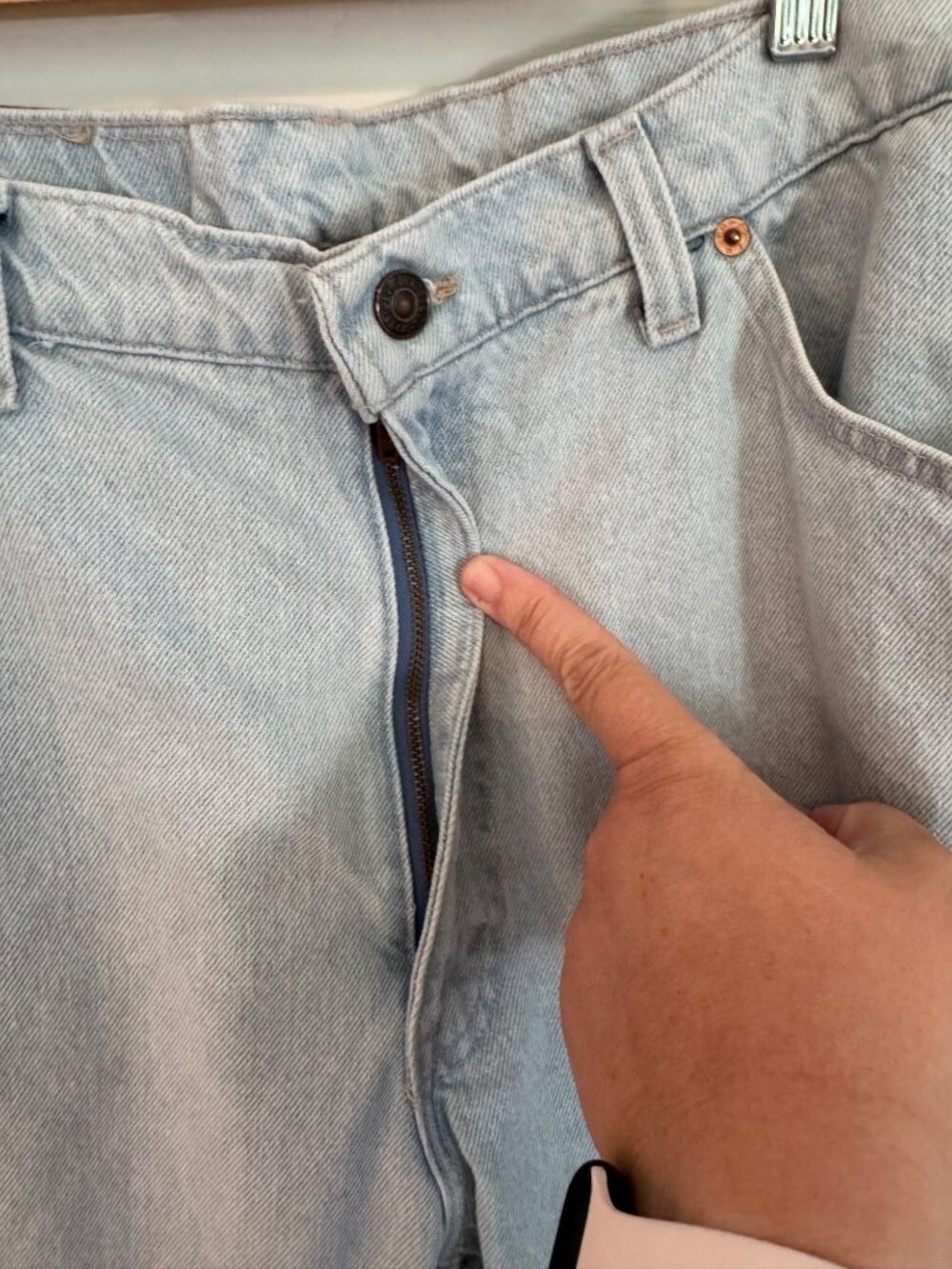 Levi's 550 Vintage Made in the USA Relaxed Fit Light Wash Jeans Men's 38 X 36 - Picture 4 of 12